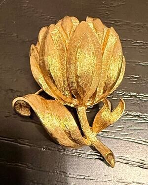 Vintage Signed Monet Gold Tone Tulip Flower Brooch